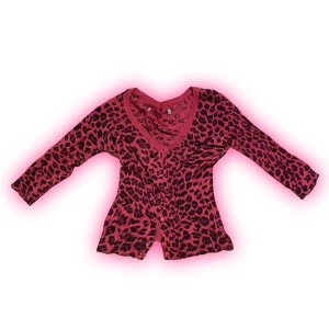 Rosa punk Leopard kofta  - rosa punk kofta i storlek s med 3/4 armer <3 SKICKAS FRÅN NORGE