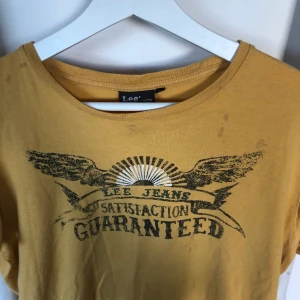 Lee tshirt - Gul T-shirt från Lee