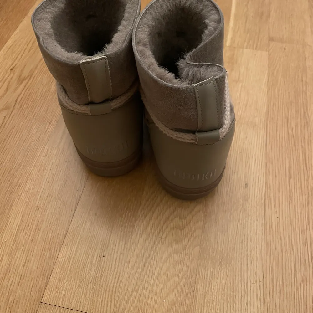 Säljer mina superfina Inuikii skor som jag använde under några dagar förra vintern, alltså är de i mycket bra skick. Säljer pga kommer inte till användning längre😊 Köparen står för frakten. Skor.
