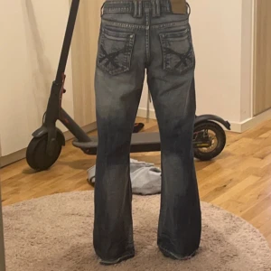 Feta jeans  - Snygga Jeans i stl 30/30, innrebenlängd är 80cm 76 cm i midjemåttet 💕