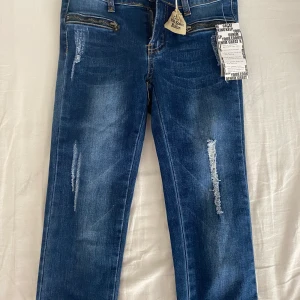 Jeans blå - Jeans blå passar inte mig men man får en ganska fin rumpa. 