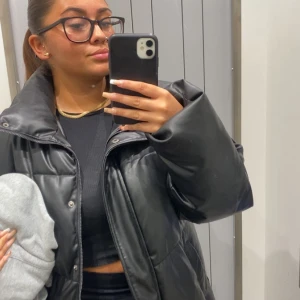 Vinterjacka  - Säljer denna vinterjackan som är använd fåtal gånger 