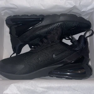 Nike 270 - Helt ny oanvänd 