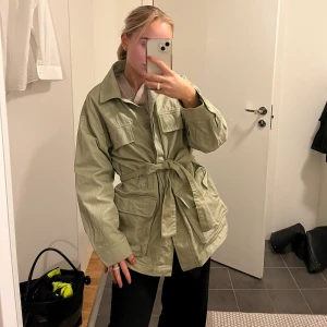 grön jacka  - Stolek S, pris 180kr
