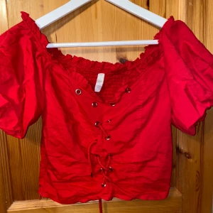 Röd Topp - Jätte söt röd topp, tror den är från New Yorker 💕☺️😊