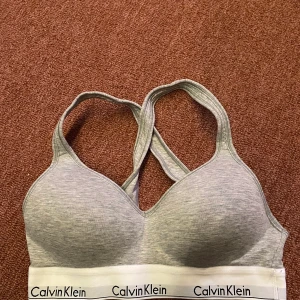 BH - En grå mjuk BH som aldrig är använd!   Köpt för 500kr