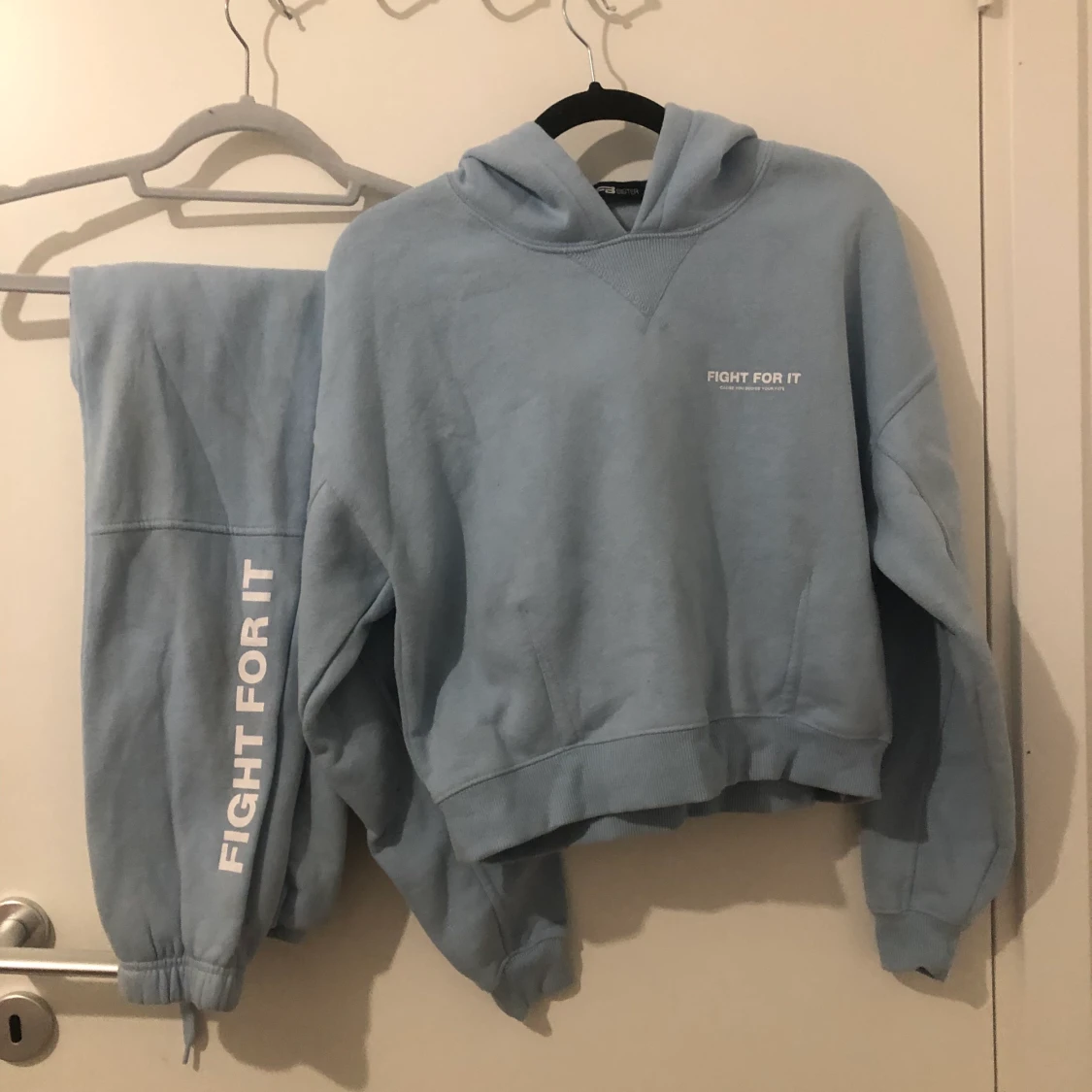 Blå sett för 200 kr 