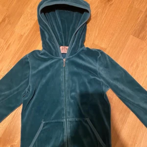 Juicy kofta - Super fin kofta från juicy med en unik färg❤️