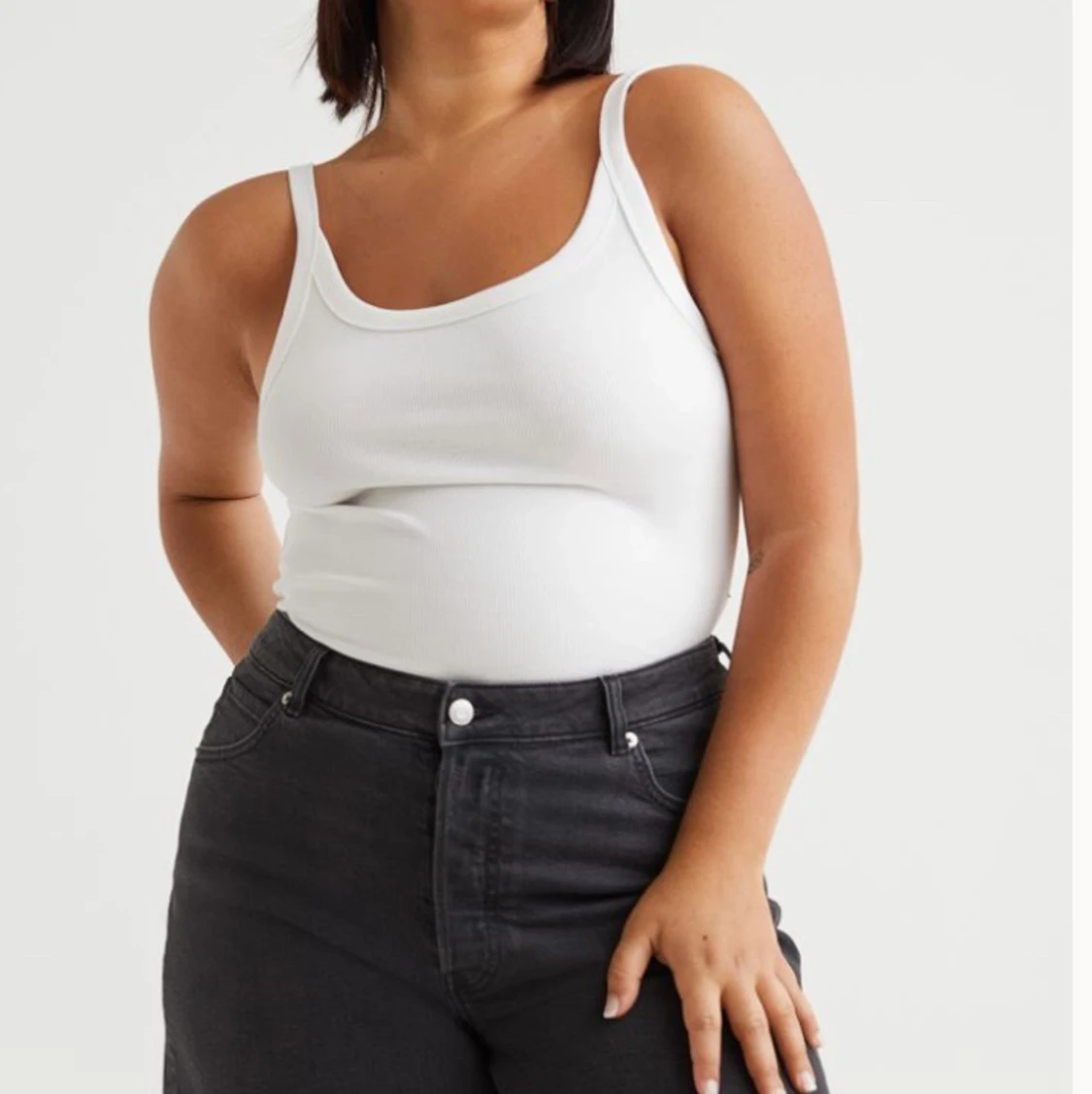 Oanvända högmidjade shorts