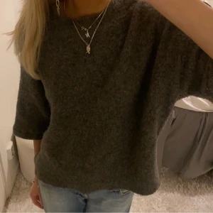 Stickad tshirt  - Stickad tshirt från Lindex. Lånade bilder! Köparen står för frakten❤️