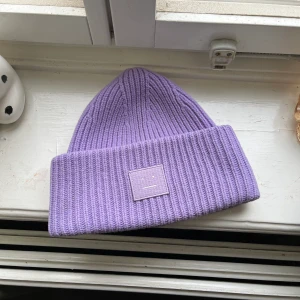 Acne mössa - Acne mössa, ljuslila, nyskick
