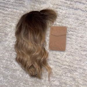 Peruk - Syntetisk peruk med lugg och ombre, wigcap medföljer. Använd engång under halloween 