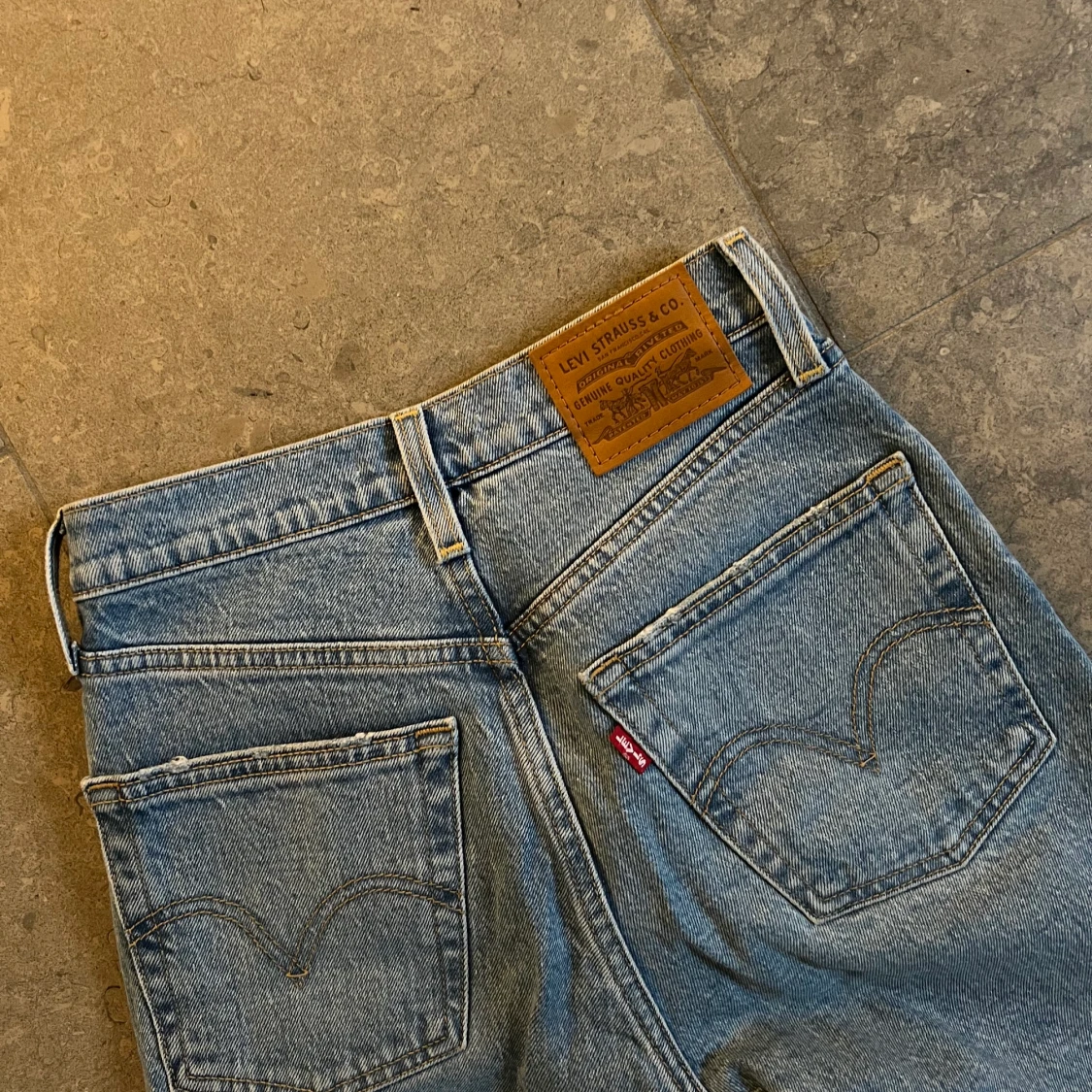 Levis ribcage straight