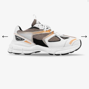 Marathon runners  - Axel Arigato marathon runners stl. 37. I gott skick, endast använda ett tiotal gånger. Köpte dem här men de var tyvärr för små så säljer vidare dem.   Befinner mig i Uppsala men kan skicka via post (frakt ingår ej). 