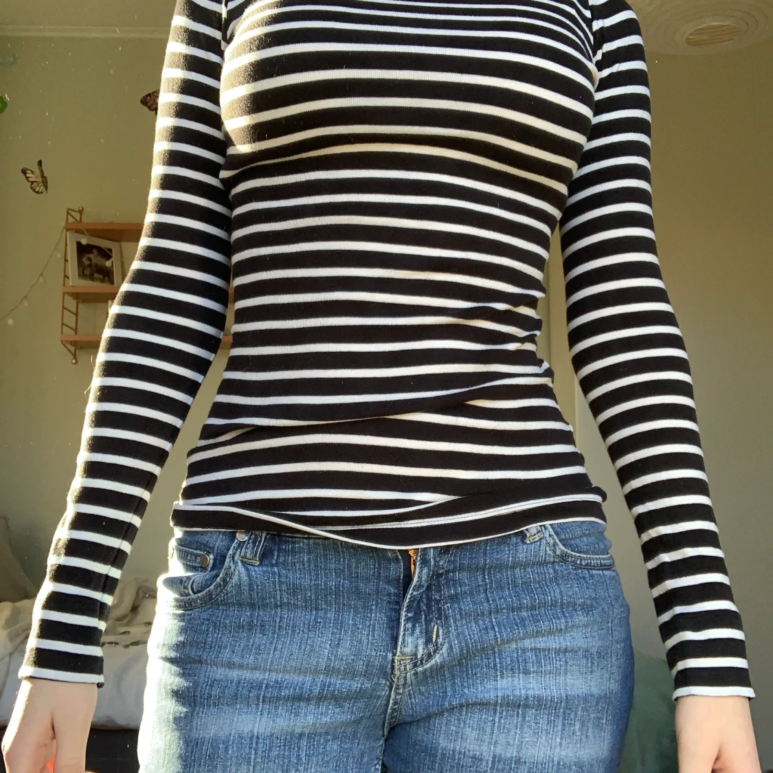 Svart och vitrandig tröja