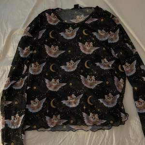 genomskinlig tröja med katter från monki i storlek M! endast använd ett par gånger. kan mötas upp i stockholm! (: 