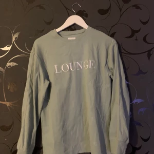 Lounge tröja - Lounge tröja i mingrön/ljusgrön i storlek S  Aldrig använd 🌸