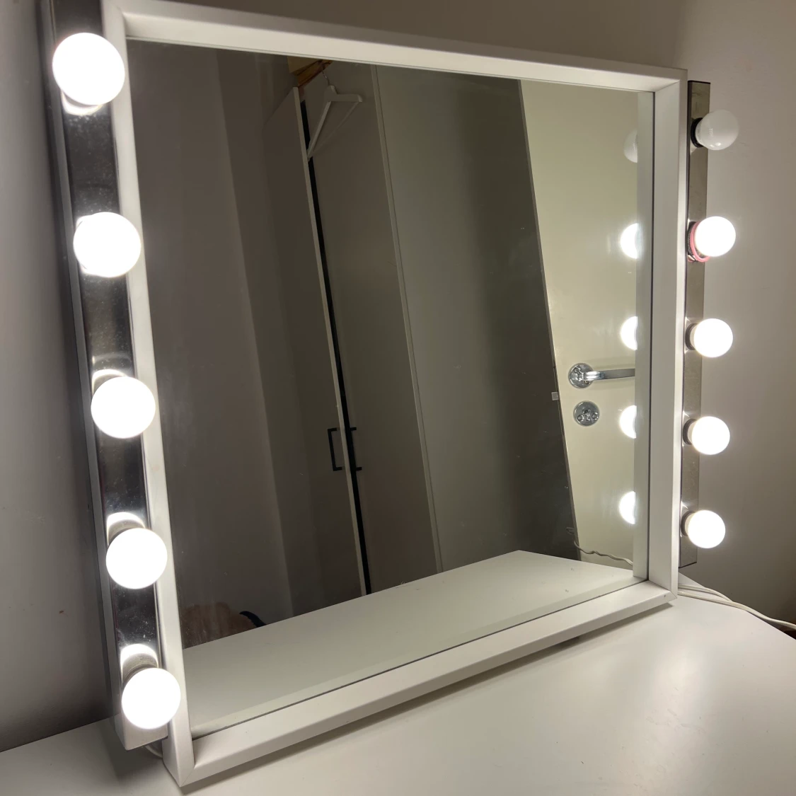 Sminkspegel & lampor - 90