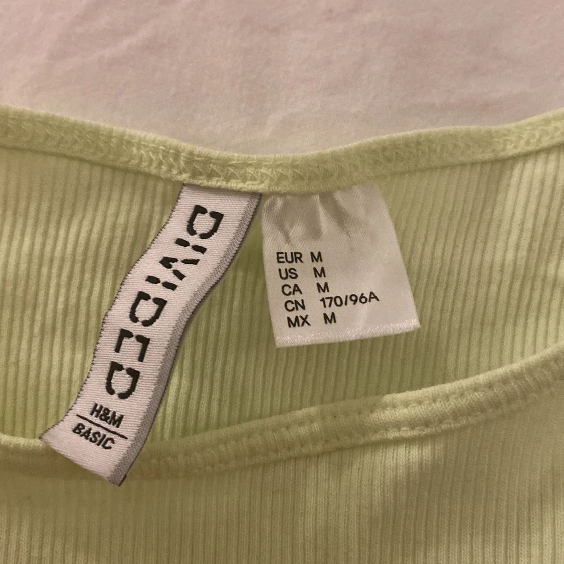 Nion förgad topp från H&M - 90