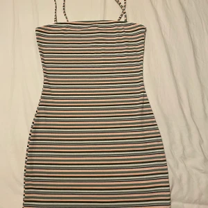 Summerdress - En jätte fin tight klänning. oanvänts ❤️