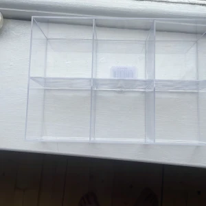 E nu genomskinlig organaiser köpte från Rusta för 80kr säljer för 60kr - En genomskinlig organaiser 
