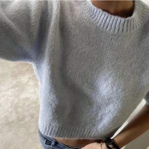 (Lånade bilder) Säljer denna superfina stickade kortärmade tröjan från zara💞 Endast använd 2 gånger. Superfint skick!