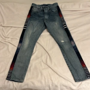 levis jeans - has a unique print  kontakta om du är intresserad!!!