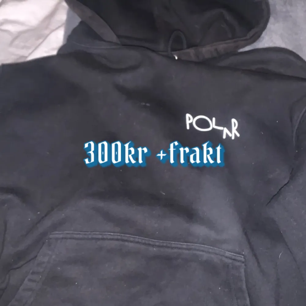 Polar hoodie ny pris 950kr säljer för 300kr storlek xs. Hoodies.