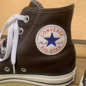 Skinn converse!  - Jättesnygga men har knappt kommit till användning! Ifall fler är intresserade blir det budgivning💞