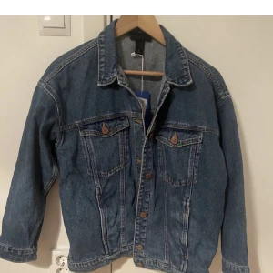 skitsnygg jeansjacka  - assnygg jeansjacka 