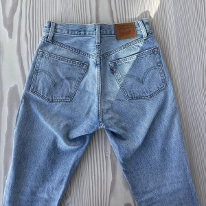 Levis jeans 501 - Super snygga Levis jeans i modellen 501. Säljs pågrund av växt ur. Väldigt bra skicka! 