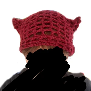 Mesh cathat/ kattmössa - Vill du vara söt i din kattmössa även fast det börjar bli varmt? Testa då mina i mesh! De finns i svart och rött och handgörs på beställning. Alltid hemmagjorda med kärlek🫀