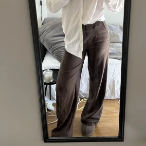 Kostymbyxor - Bruna kostymbyxor från Wera. I nyskick - använda endast ett fåtal gånger.