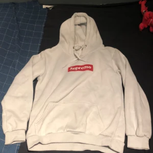 Supreme hoodie  - Storlek M, äkta, använd
