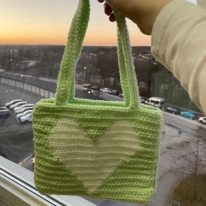 Väska  - En väska som jag har virkat ❤️❤️ Gillar du den? Kontakta mig ✨