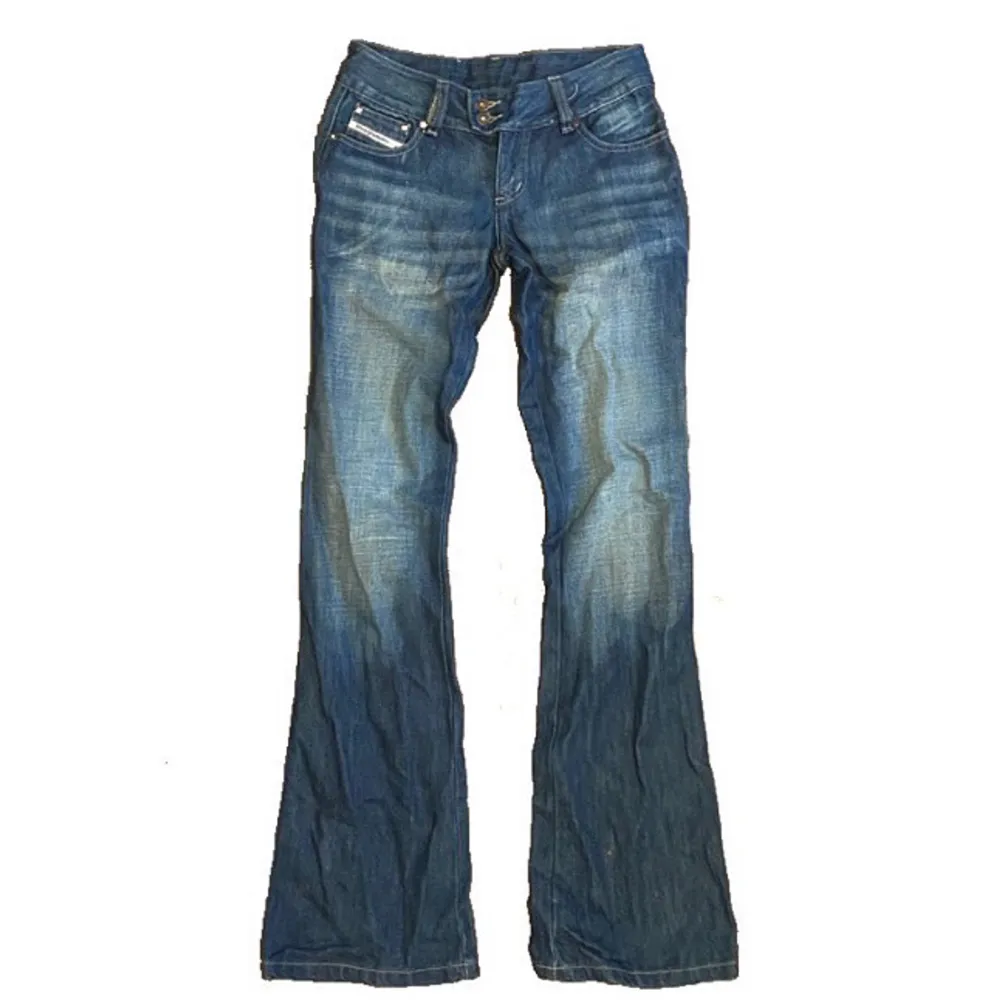 Lågmidjade Diesel-jeans, köpta på plick (första bilden är inte min) innerben: 82cm, midja: 35cm. Jeans & Byxor.