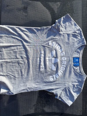 Tshirt Adidas - Jätte fin, kannpt använd, flera foton kan skickas om så önskas