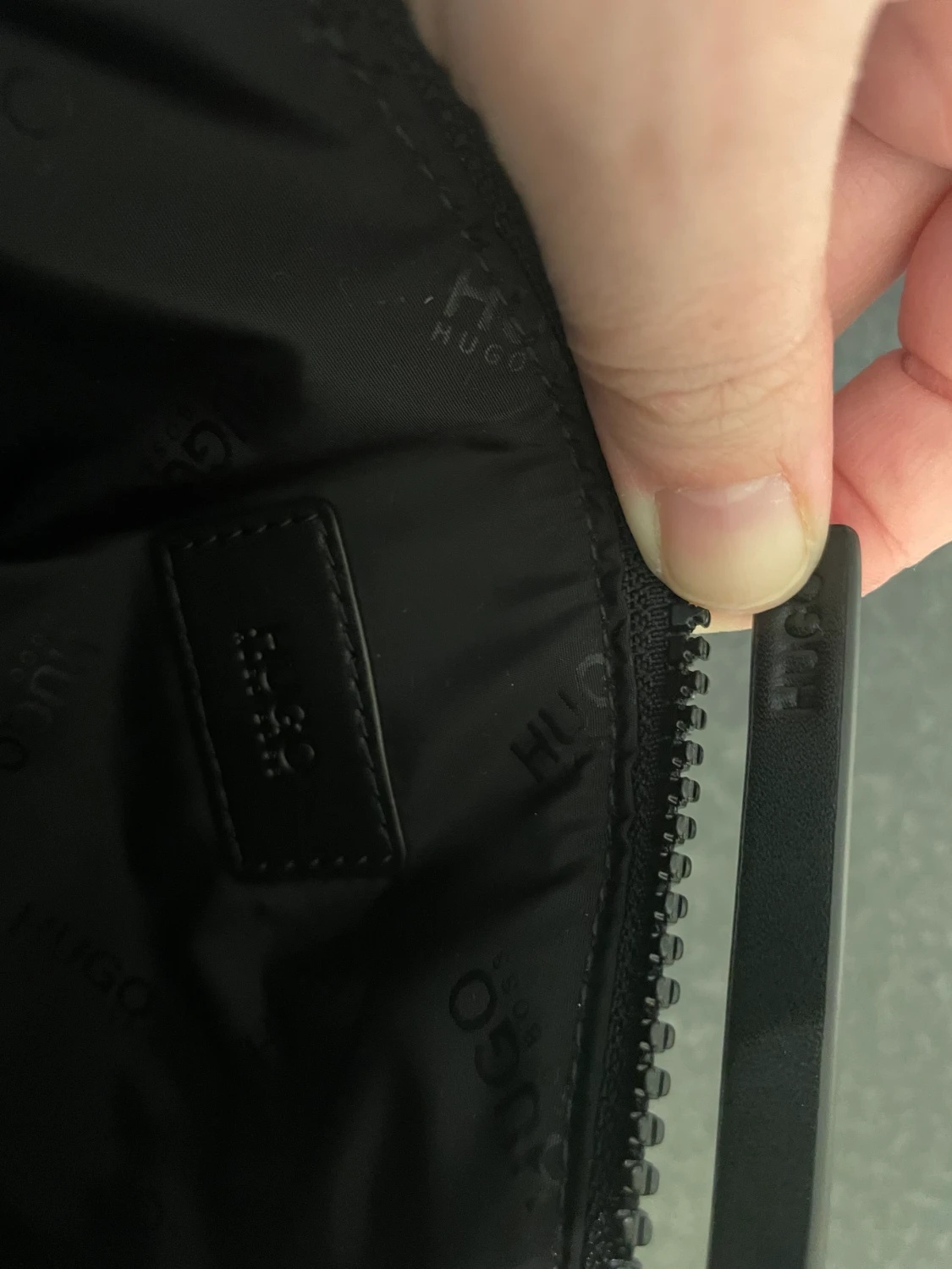 Hugo boss väska äkta - 90