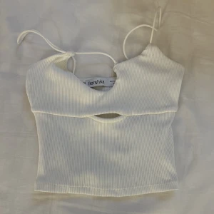 Top - Jätte fint och skont topp från Berska. Det är knappt använd