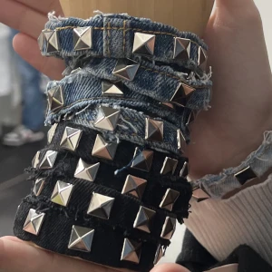 Armband - Mitt uf företag säljer dessa fina armband!! 55kr+30kr frakt  Välj mellan blå eller svart