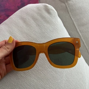 Solglasögon  - Aldrig använda. Vet ej märket. 100 kr + frakt