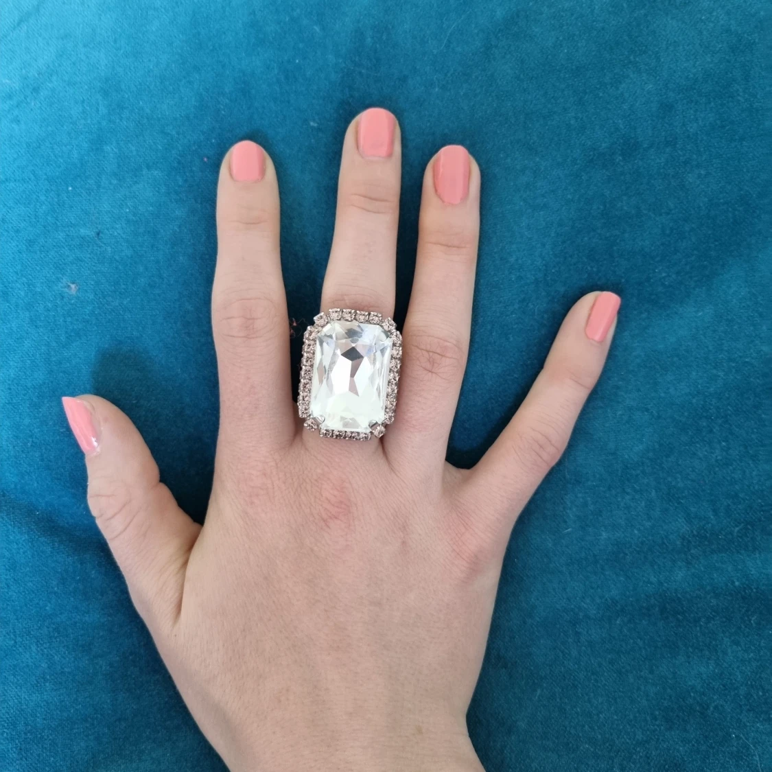 Alexa Cocktail Ring av Caroline Svedbom  - 90