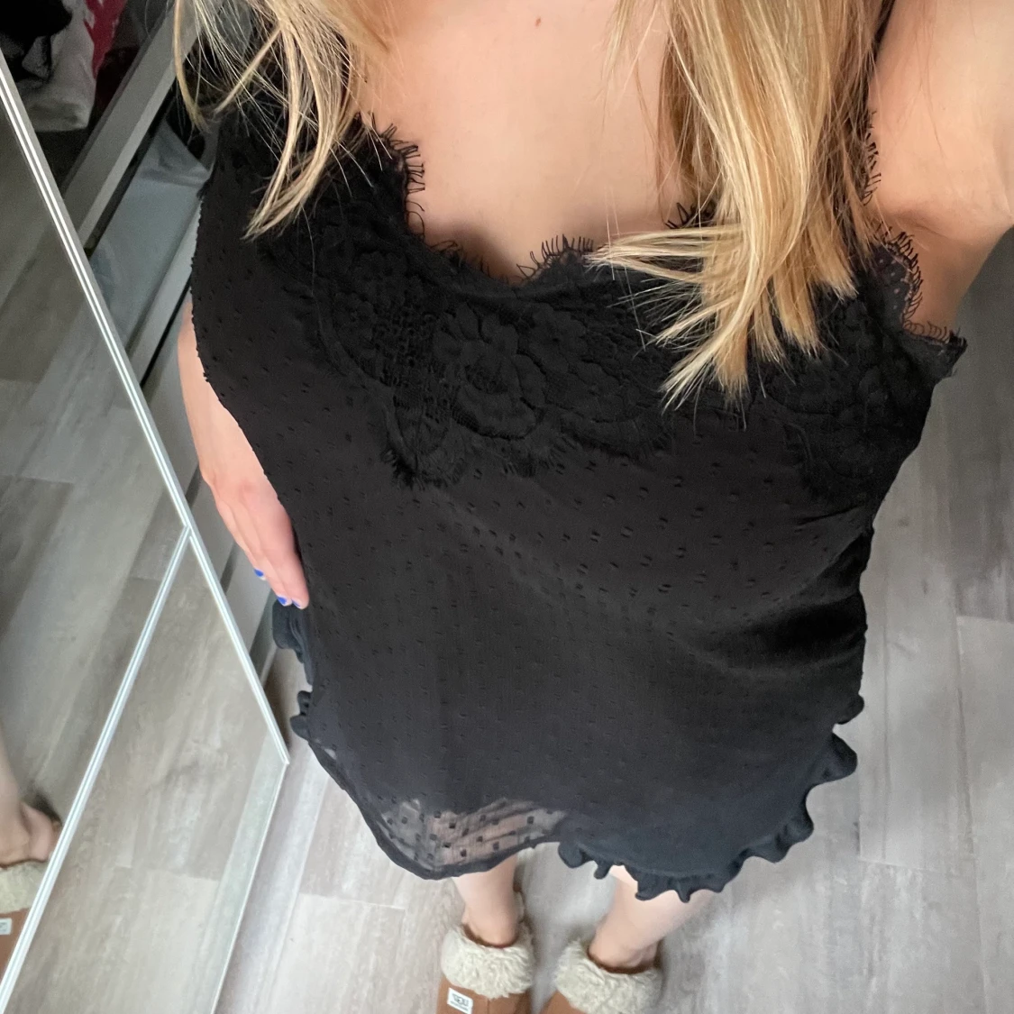 Svart linne med spets - 90