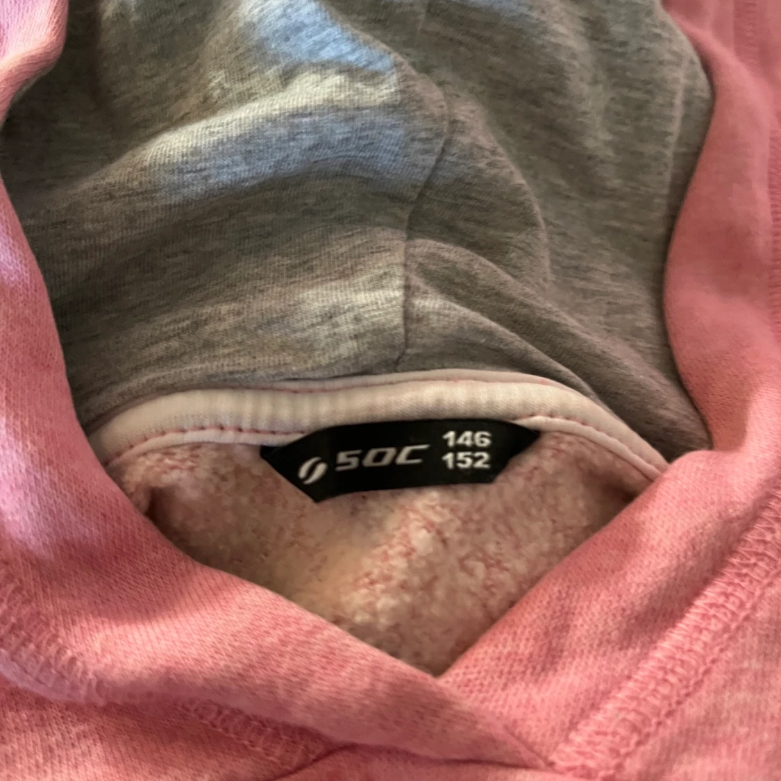 Rosa/grå hoodie från Soc - 91