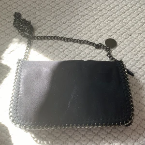 Stella McCartney liknande  - Säljer en Stella McCartney liknande väska då den inte komme troll användning🤩 200+frakt!
