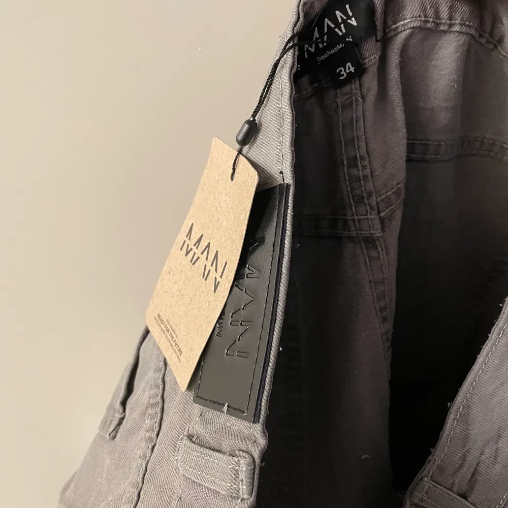 Slim fit jeans från Boohoo man i storlek 34. Aldrig använda pga inte passade. Ordinarie pris, 396kr . Jeans & Byxor.