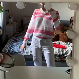 Stickad tröja - 30kr+frakt! Frågor eller mer bilder på dm! (postbevis går att få) 