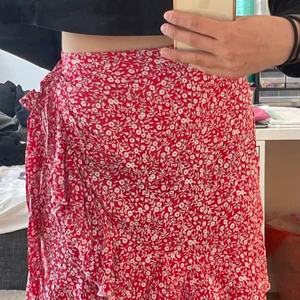 Super fin kjol - Säljer denna super fina kjol pga att den tyvärr va förstor för mig 