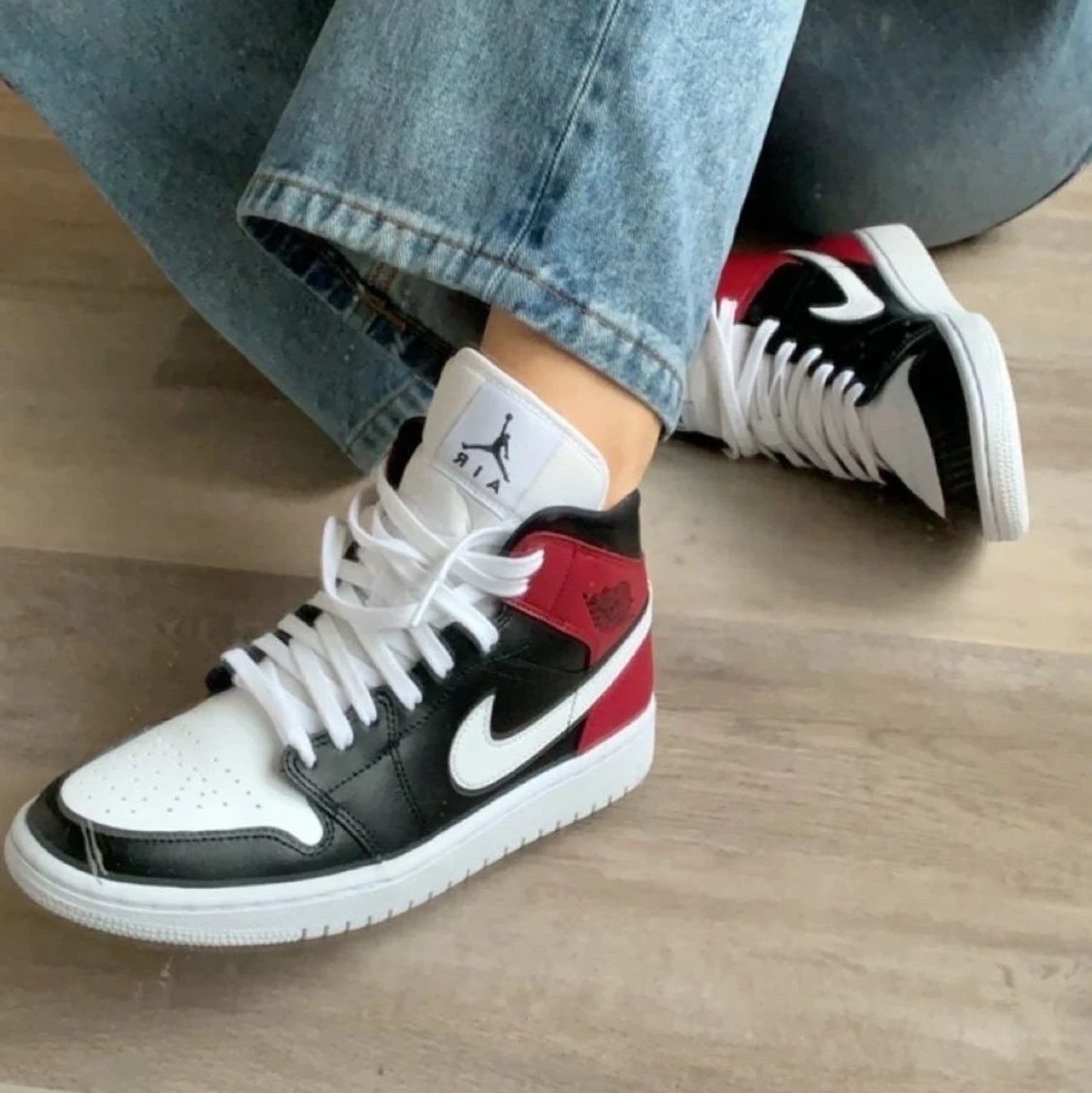 Jordan 1 mids