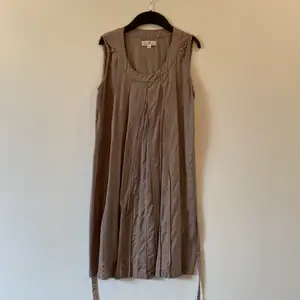 Stilren klänning, storlek 36